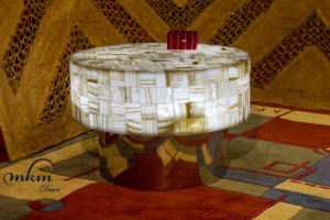 Mesa redonda de onix  con base de inox - Dimensiones: 60 x 40 cm - Iluminación bajo consumo incluida