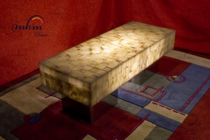 Mesa rectangular de onix con bases de inox - Dimensiones: 120 x 40 x 35 cm - Iluminación bajo consumo incluida