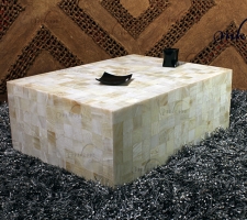 Mesa rectangular de onix - Dimensiones: 80 x 60 x 30 cm - Iluminación bajo consumo incluida.
