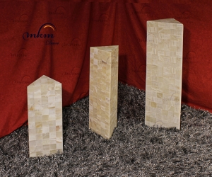 Columnas triangulares de Onix  en varios tamaños - Solicite información sobre la medida que desee. Iluminación bajo consumo incluida